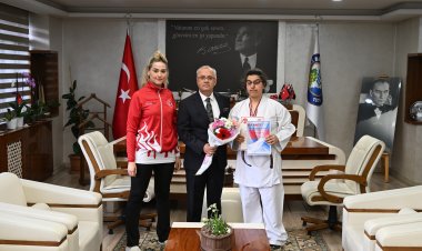 SALİHLİ BELEDİYE BAŞKANI KAYDA ŞAMPİYON KARETECİYİ MAKAMINDA AĞIRLADI